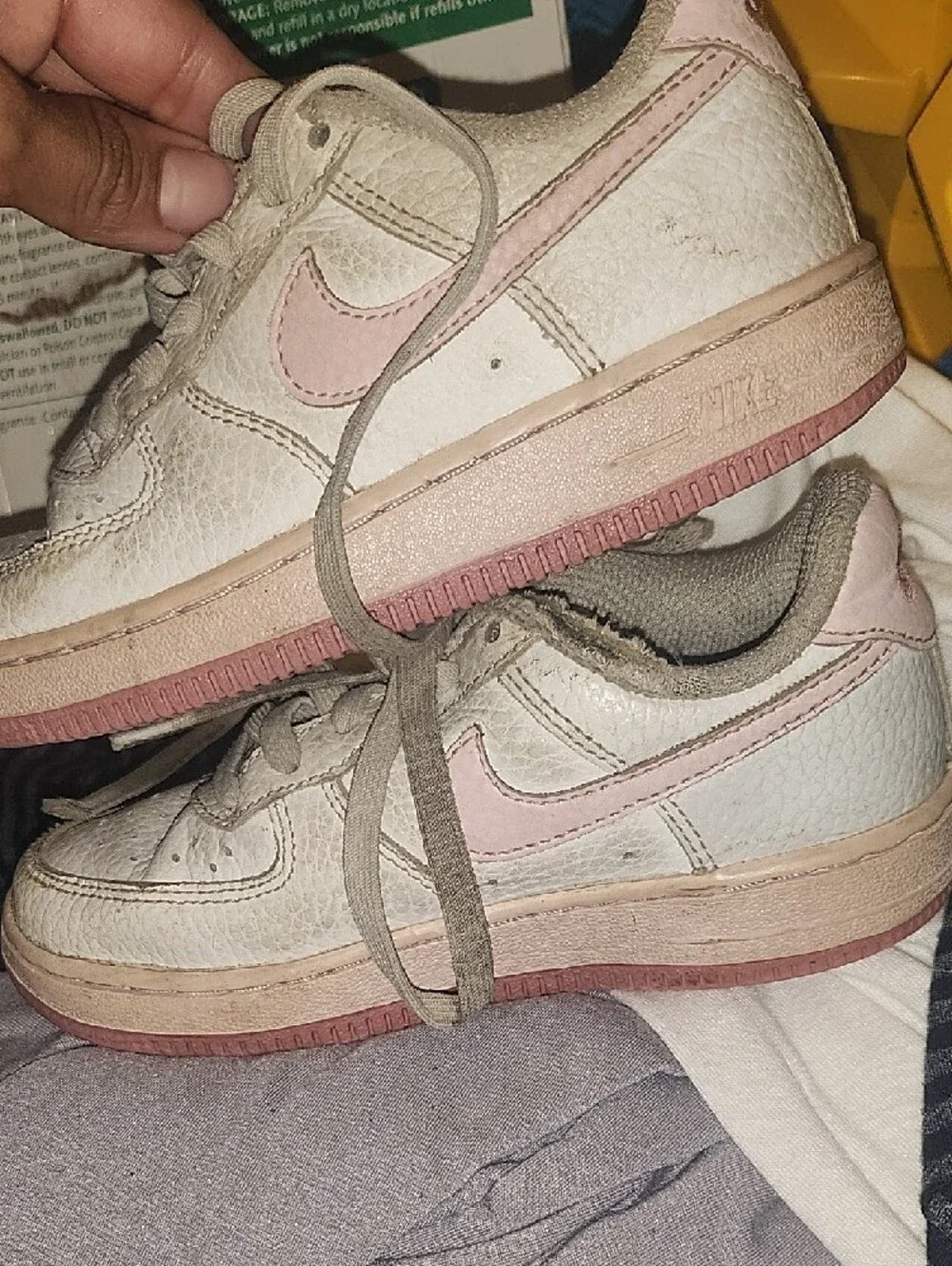 Nike Kids Low-Top Sneakers in White and Light Pink